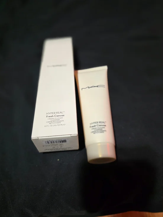 MAC Cosmetics-Hyper Real Fresh Canvas Cream-to-Foam Cleanser - Cream - Picture 3 of 5
